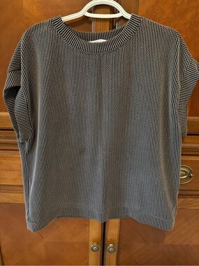 Textured Matching Set in Black and White